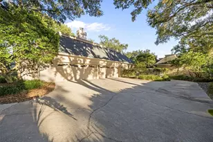 16607 Avila Blvd, Tampa, FL 33613 - Photo 4