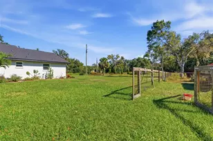 2506 Hawk Griffin Rd, Plant City, FL 33565 - Photo 14
