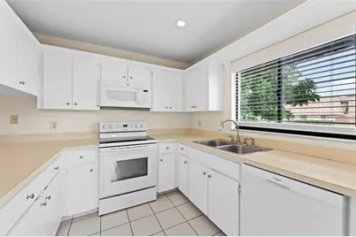 15233 W Pond Woods Drive #404, Tampa, FL 33618 - Photo 12