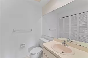 15233 W Pond Woods Dr, Tampa, FL 33618 - Photo 16