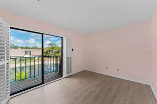15233 W Pond Woods Dr, Tampa, FL 33618 - Photo 22