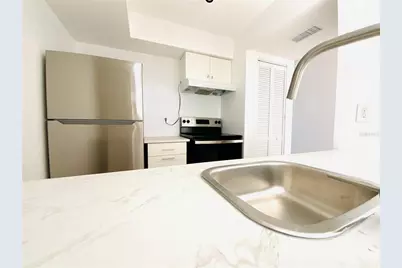 7200 E Bank Drive, Tampa, FL 33617 - Photo 8