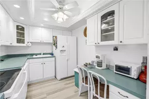 5220 Brittany Dr S, Saint Petersburg, FL 33715 - Photo 26