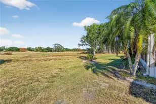 1207 Eastloch Ct, Sun City Center, FL 33573 - Photo 4