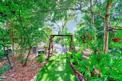 757 Bayshore Dr, Tarpon Springs, FL 34689 - Photo 42