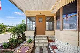 7 Mountain Laurel Dr, Palm Harbor, FL 34684 - Photo 2