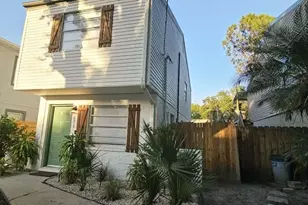 10213 N Ojus Dr, Tampa, FL 33617 - Photo 2