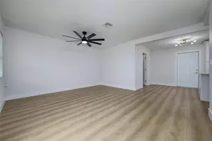 463 Davison Ave NE, Saint Petersburg, FL 33703 - Photo 4