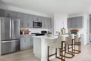 9272 Pavilion Shade Dr, Zephyrhills, FL 33541 - Photo 2