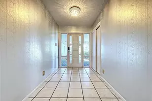 1601 N Riverhills Dr, Temple Terrace, FL 33617 - Photo 16