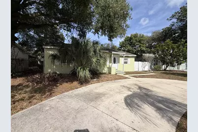 425 40th Avenue NE, Saint Petersburg, FL 33703 - Photo 1