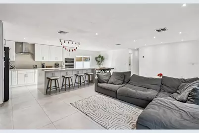 7204 Branchwood Court, Tampa, FL 33615 - Photo 10