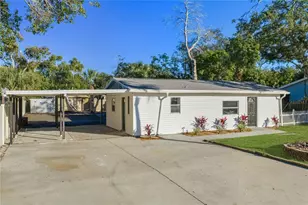 542 64th St S, Saint Petersburg, FL 33707 - Photo 2