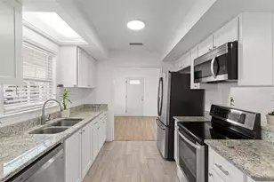 911 W Candlewood Ave, Tampa, FL 33603 - Photo 8