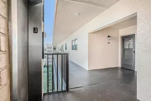 5971 Terrace Park Dr N, Saint Petersburg, FL 33709 - Photo 4