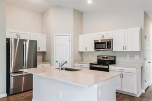 36876 Sagemoor Dr, Zephyrhills, FL 33541 - Photo 2