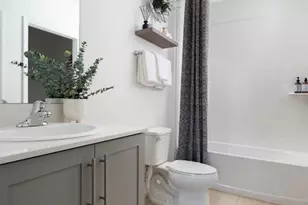 36776 Sagemoor Dr, Zephyrhills, FL 33541 - Photo 8