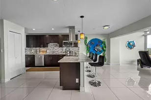 7200 Sunshine Skyway Ln S, Saint Petersburg, FL 33711 - Photo 10