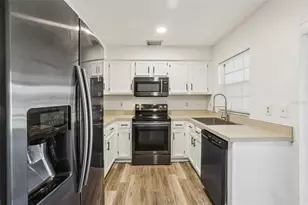 729 Kensington Lake Cir, Brandon, FL 33511 - Photo 20