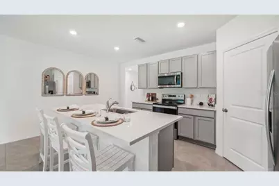 38387 Tea Rose Avenue, Zephyrhills, FL 33540 - Photo 6