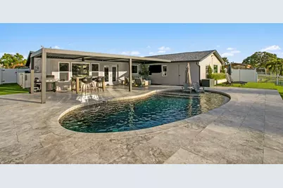 4391 38th Way S, Saint Petersburg, FL 33711 - Photo 4