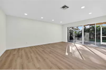 5833 25th Street S, Saint Petersburg, FL 33712 - Photo 4