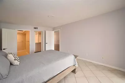 4770 Brittany Drive S #16, Saint Petersburg, FL 33715 - Photo 8