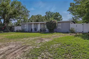 1211 E Camellia Dr Dr, Brandon, FL 33510 - Photo 2