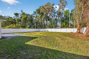 2231 Lamparilla Way S, Saint Petersburg, FL 33712 - Photo 12