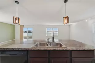 7811 Davie Ray Dr, Zephyrhills, FL 33540 - Photo 6