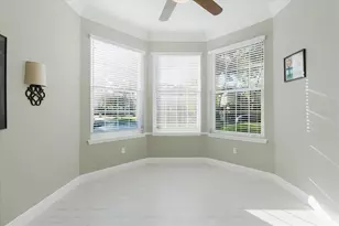 13510 Westshire Dr, Tampa, FL 33618 - Photo 54