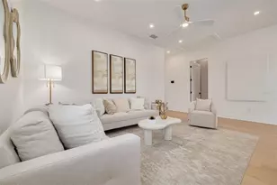 921 12th St N, Saint Petersburg, FL 33705 - Photo 26