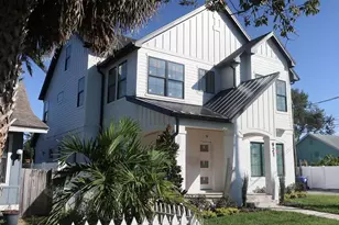 921 12th St N, Saint Petersburg, FL 33705 - Photo 2