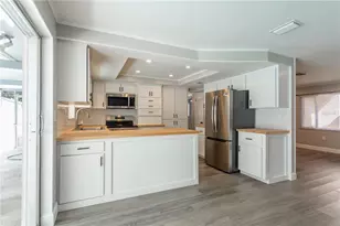 2021 Valley Dr, Dunedin, FL 34698 - Photo 14