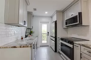 229 Lime Cir S, Dunedin, FL 34698 - Photo 12