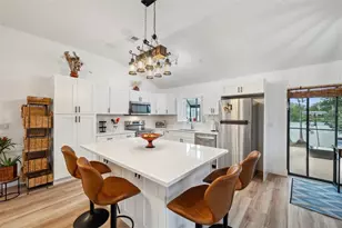 3558 65th Ave Cir E, Sarasota, FL 34243 - Photo 4