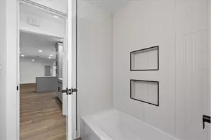 1200 80th St S, Saint Petersburg, FL 33707 - Photo 32