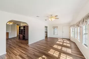 37422 Neukom Ave, Zephyrhills, FL 33541 - Photo 2