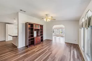 37422 Neukom Ave, Zephyrhills, FL 33541 - Photo 4