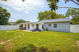 1725 Bradshaw Ln N, Saint Petersburg, FL 33710 - Photo 28