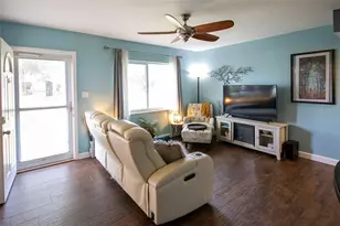 1725 Bradshaw Ln N, Saint Petersburg, FL 33710 - Photo 6