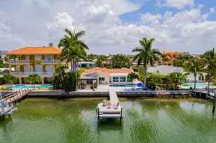 11240 7th St E, Treasure Island, FL 33706 - Photo 4