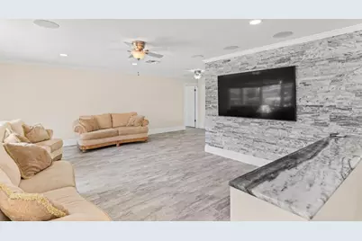 11240 7th Street E, Treasure Island, FL 33706 - Photo 10