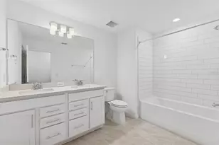 36877 Rio Grande Dr, Zephyrhills, FL 33540 - Photo 16