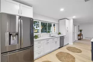 1711 S Patlin Circle, Largo, FL 33770 - Photo 6