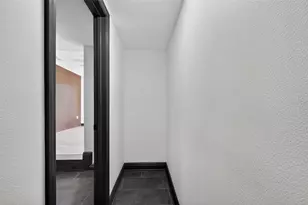 2401 S 42nd Street S, Saint Petersburg, FL 33711 - Photo 22