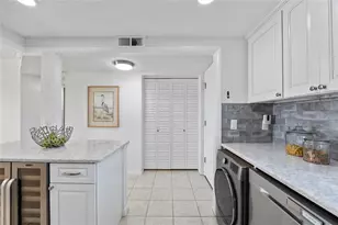 4775 Cove Cir, Saint Petersburg, FL 33708 - Photo 8