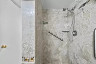 4775 Cove Cir, Saint Petersburg, FL 33708 - Photo 24