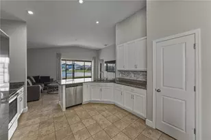 34014 Astoria Cir, Wesley Chapel, FL 33545 - Photo 16