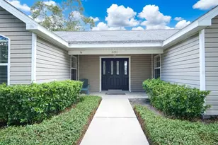 2201 Howard Ln, Tampa, FL 33612 - Photo 4